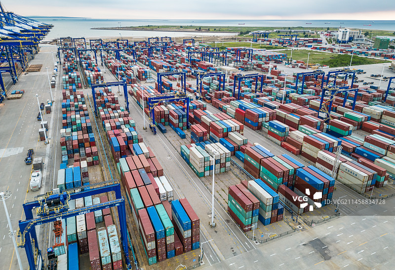海南儋州市洋浦港航拍集装箱运输物流自贸港夜景图片素材