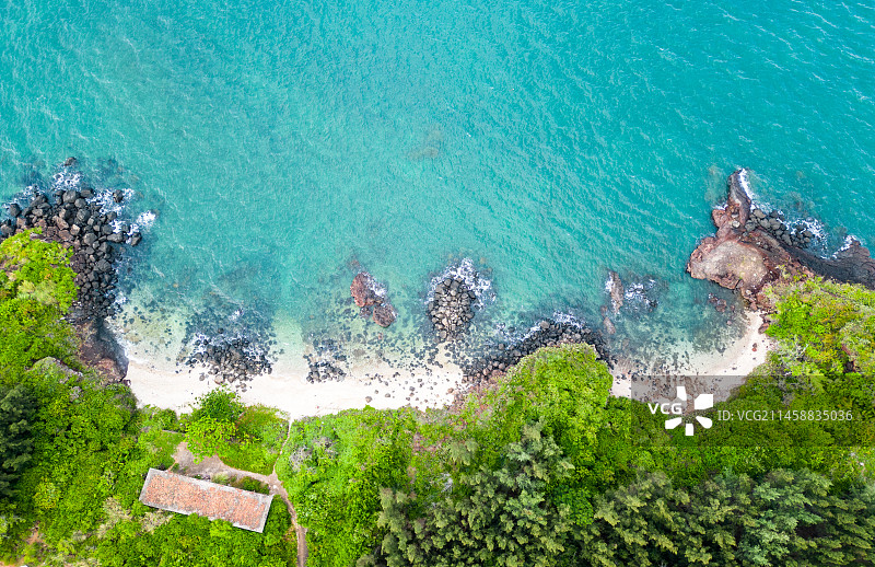 航拍海南环岛公路儋州路段海洋森林海岸与海岸线高视角航拍图片素材