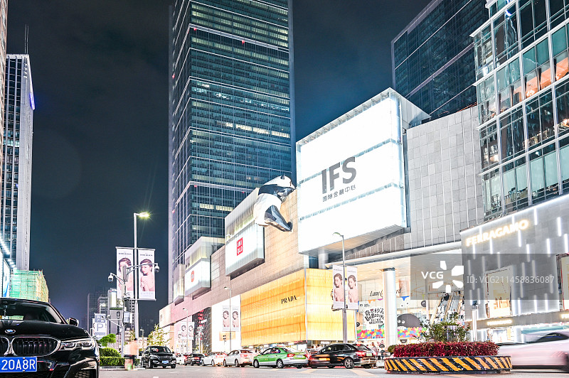 时间流逝高层企业建筑摩天大楼的低角度图片素材