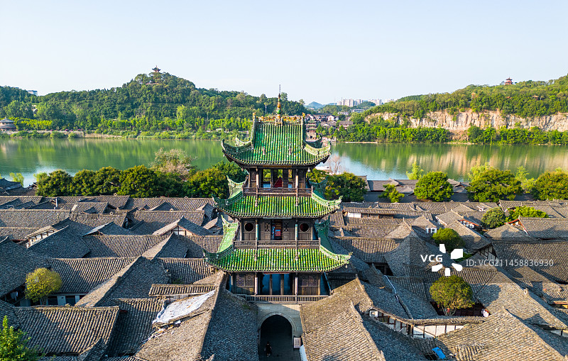 春节发源地中国四大古城之一，四川阆中古城高视角航拍古建筑街道图片素材