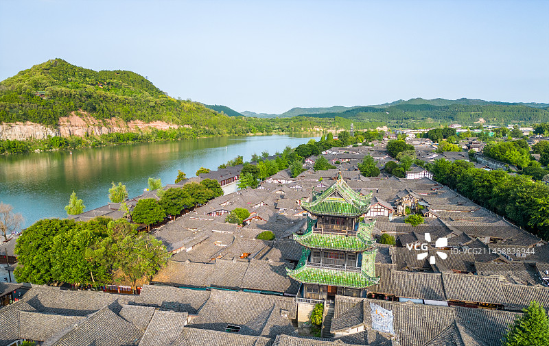 春节发源地中国四大古城之一，四川阆中古城高视角航拍古建筑街道图片素材