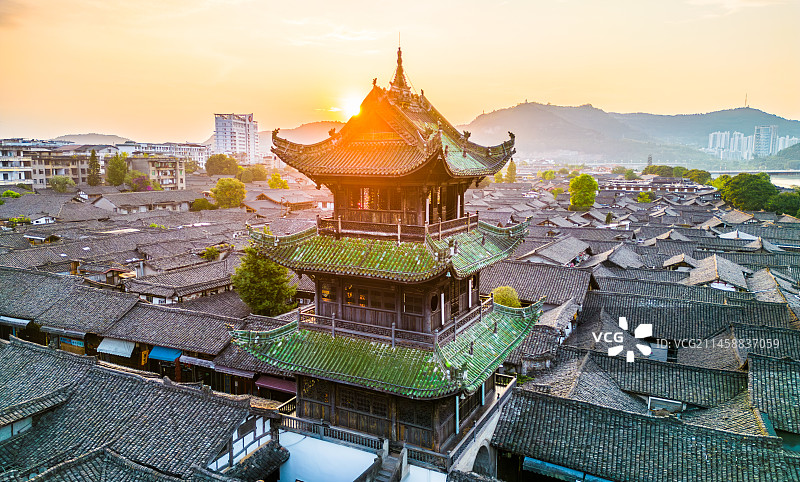 春节发源地中国四大古城之一，四川阆中古城高视角航拍古建筑街道日出朝霞曙光图片素材