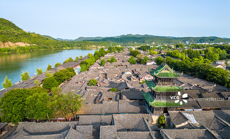 春节发源地中国四大古城之一，四川阆中古城翠屏山与嘉陵江高视角航拍古建筑街道图片素材