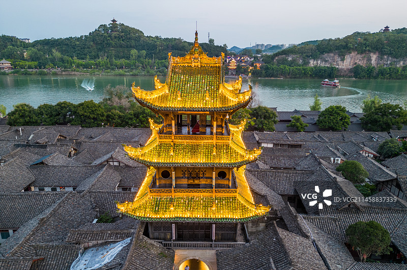 春节发源地中国四大古城之一，四川阆中古城高视角航拍古建筑街道夜景图片素材