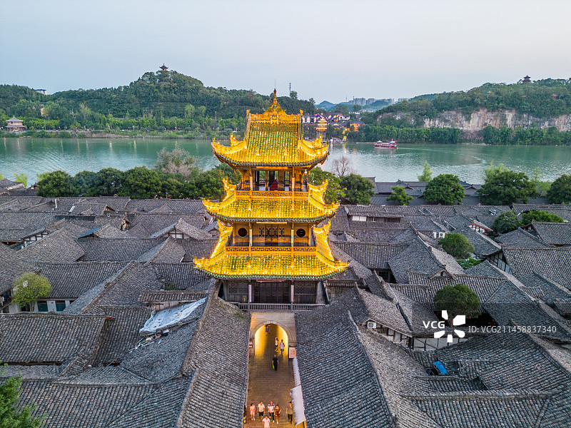 春节发源地中国四大古城之一，四川阆中古城高视角航拍古建筑街道夜景图片素材