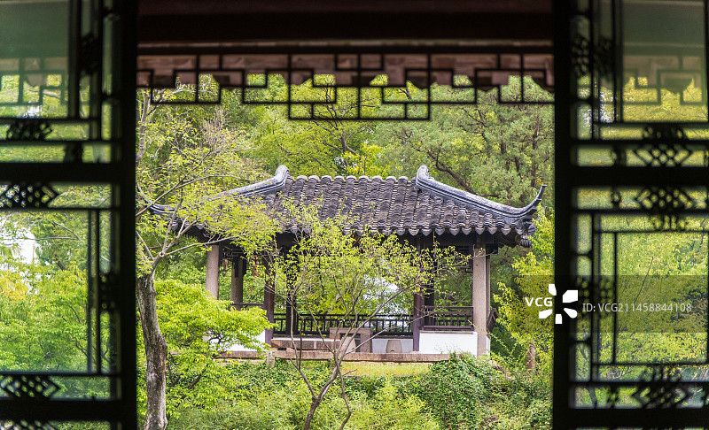 拙政园自远香堂望雪香云蔚亭图片素材