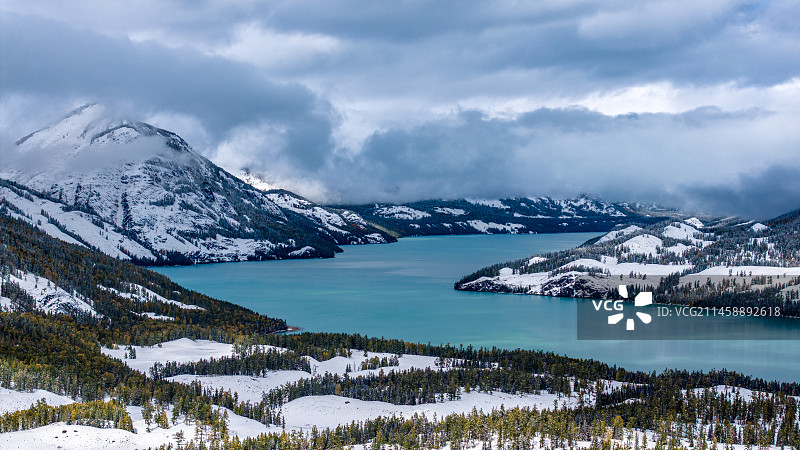 雪后喀纳斯湖图片素材