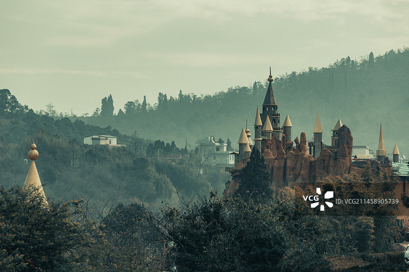 云南昆明小人国城堡清晨图片素材