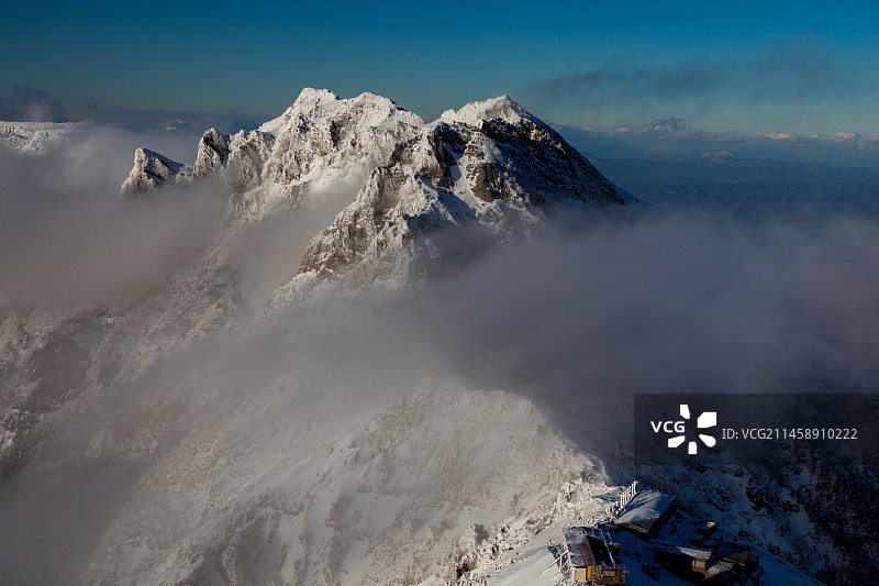 严冬中的横岳（八岳山，长野县，从赤岳附近），气体流动，日本长野县，南八岳火山群图片素材