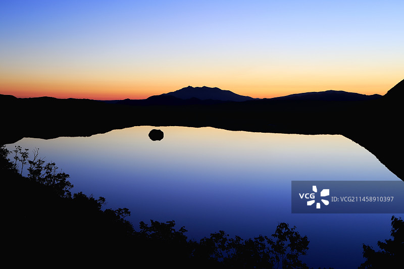 日本北海道弟子屈町，清晨的摩周湖第一展望台图片素材