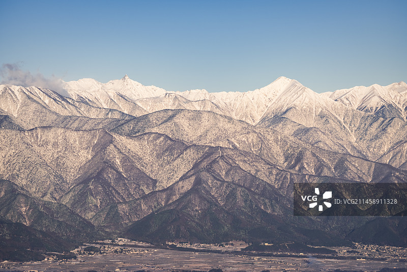 从日本长野县盐尻市高坊高原眺望北阿尔卑斯山图片素材