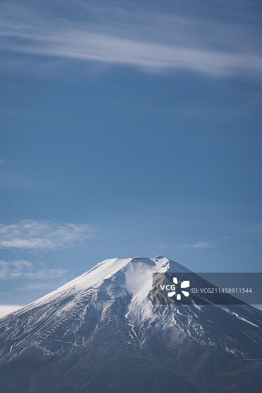 从日本富士吉田市眺望的雪山富士山，山梨县图片素材