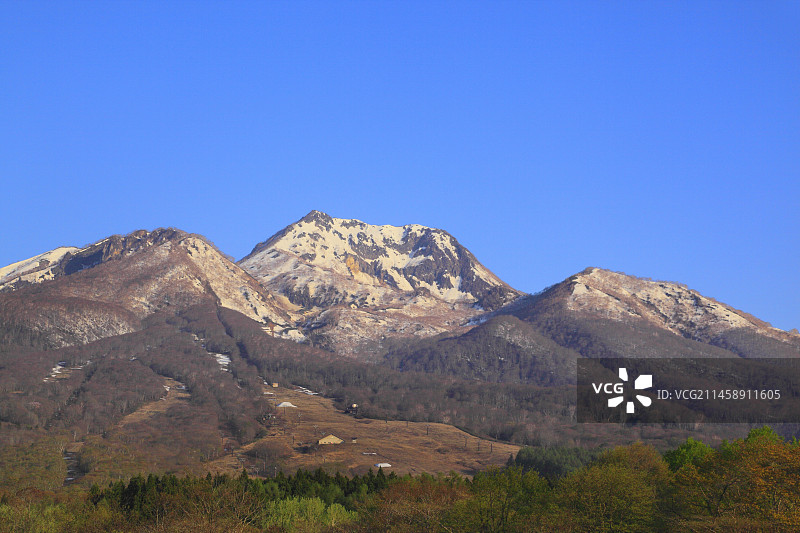 日本妙高高原，从伊守池看到的妙高山晨曦（新潟县妙高市）图片素材