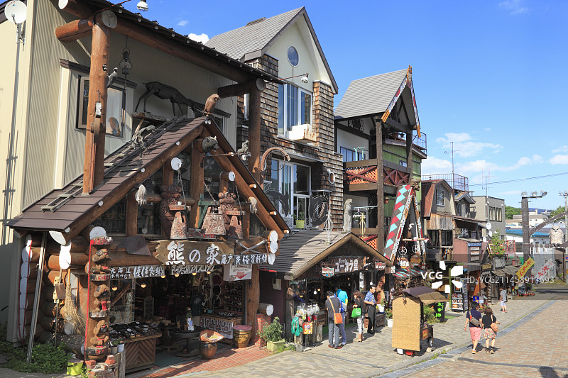 日本钏路市阿寒湖爱努村纪念品店图片素材