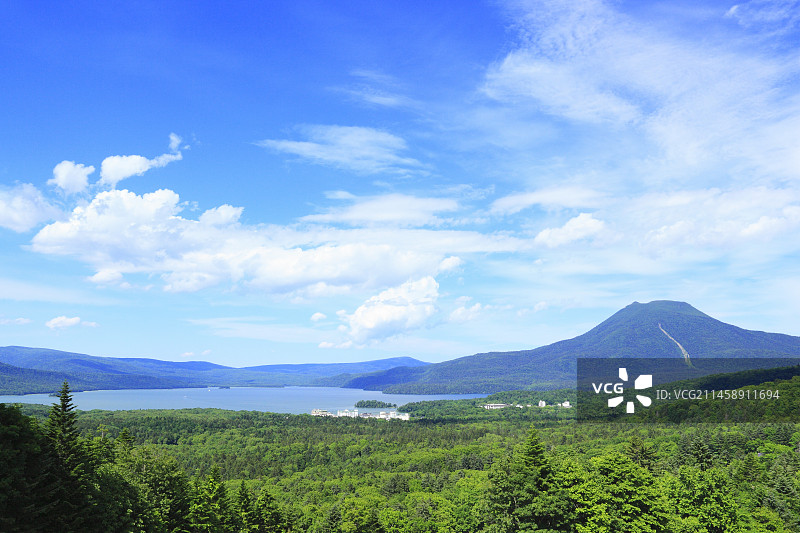 日本北海道钏路市阿寒湖和山图片素材