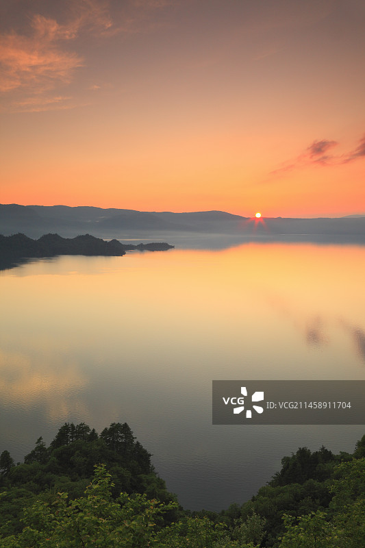 日本青森县十和田湖日落图片素材