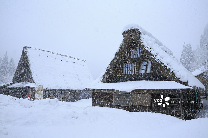 日本富山县南砺市菅沼村五箇山雪景图片素材