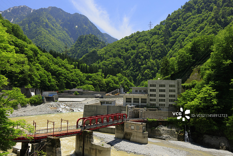 日本富山县黑部峡谷、目黑桥和黑部川第二发电站图片素材