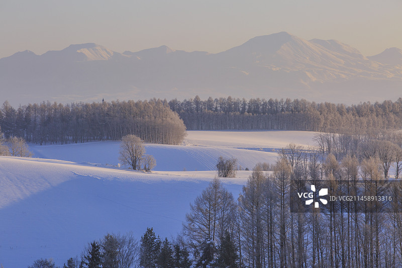 旭岳和美瑛的日出，日本北海道图片素材