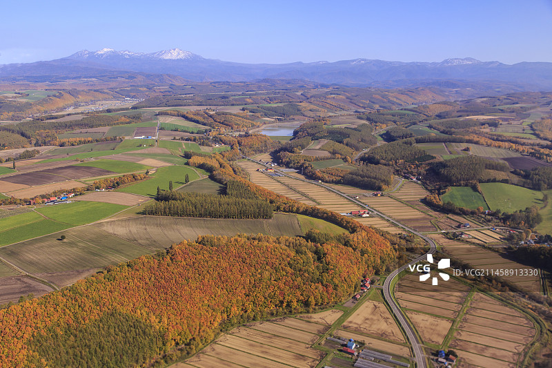 降落日本旭川机场前的窗户，北海道美瑛图片素材