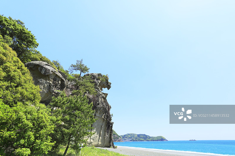 狮子岩和七里御滨海滩，日本三重县熊野市图片素材