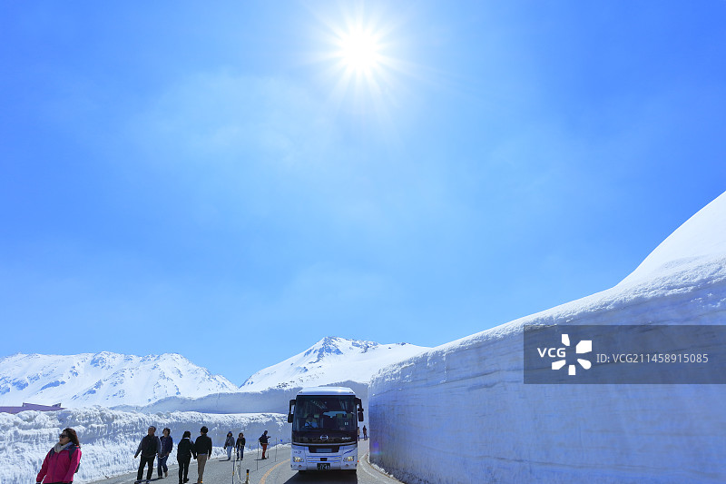 日本富山县立山雪之大谷步行和高原巴士图片素材