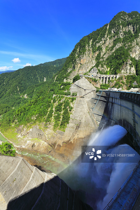 日本富山县中新川郡的黑部大坝夏季风光图片素材