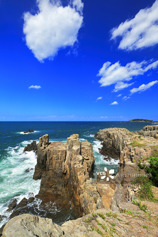 日本北陆福井县坂井市东寻坊的波涛图片素材