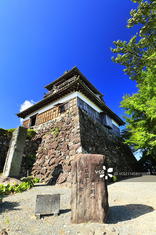 日本福井县坂井市丸冈城天守阁与一笔挥就碑图片素材