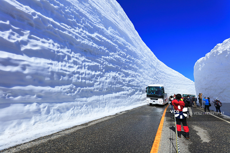 春季立山雪谷风光图片素材