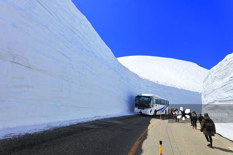 春季立山雪谷风光图片素材