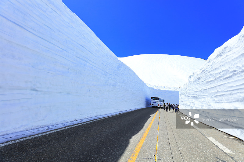 春季立山雪谷风光图片素材