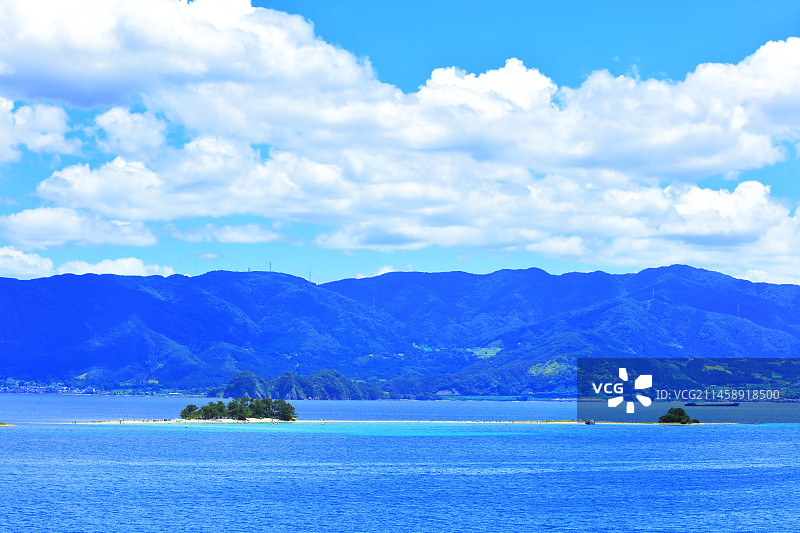 日本福井县敦贺湾的水岛图片素材