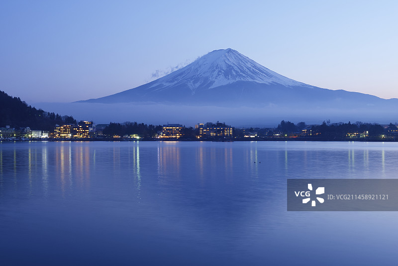日本山梨河口湖黄昏富士山图片素材