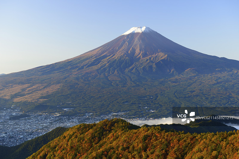 秋季山梨县三ツ峠看到的富士山图片素材