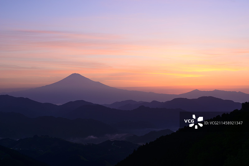 日本静冈县的清晨富士山图片素材