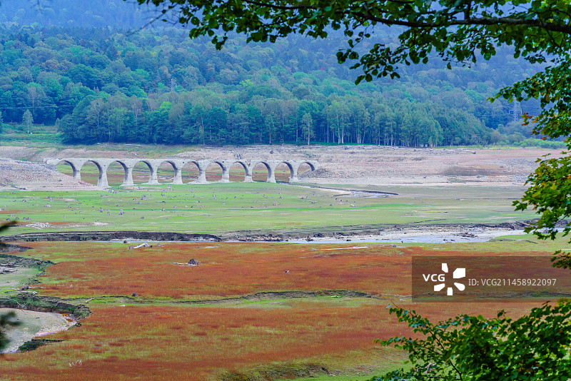 日本北海道糠平湖和旧国铁士幌线 таусубецу川桥图片素材