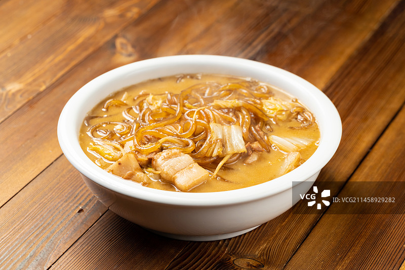 中国东北特色菜-白菜炖粉条图片素材