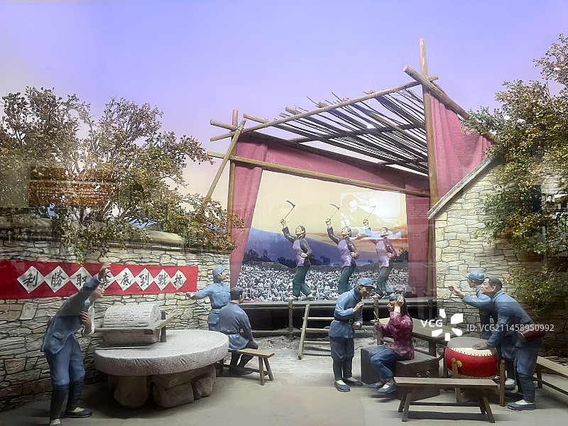 山东省临沂市，沂蒙革命纪念馆，革命根据地山东军区文工团演出场景图片素材