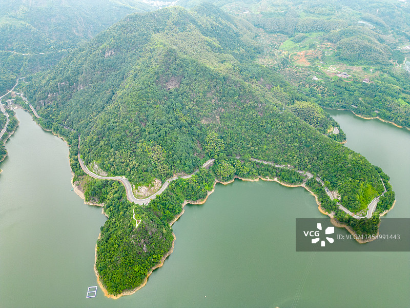 航拍温州泽雅风景名胜区山丘水域风光图片素材