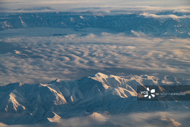 云景航拍 天山 昆仑山 戈壁 山脉 新疆图片素材