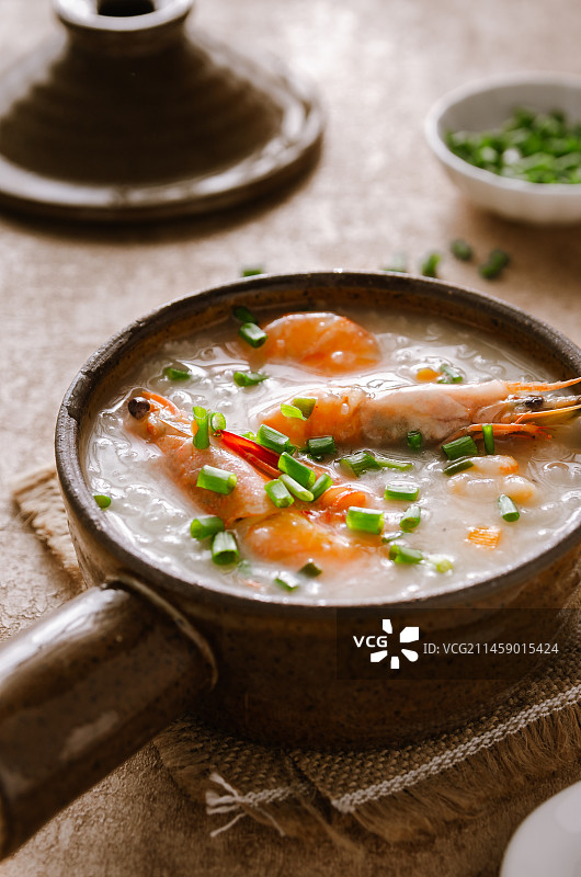 一碗美味的鲜虾粥图片素材