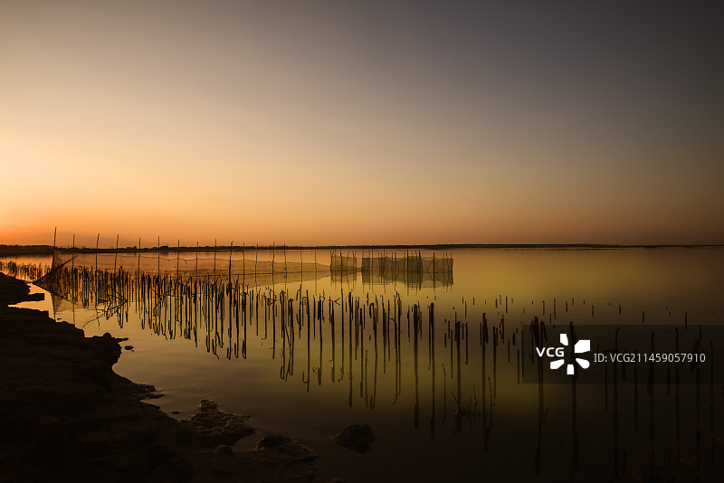 嫩江畔目击被淹过的哭泣的苞米图片素材