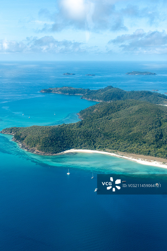 海岛与小船图片素材