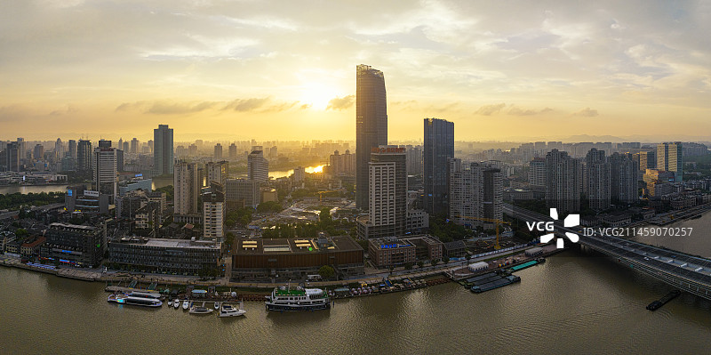 宁波老外滩日落，甬江，宁波三江口，城市天际线图片素材