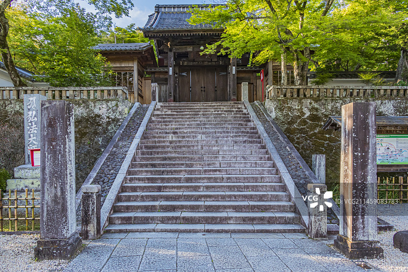 日本静冈县伊豆修善寺翻新后的寺庙大门（2014年）图片素材
