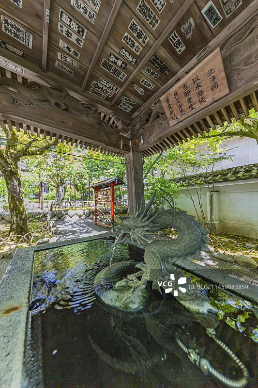 日本静冈县伊豆修善寺境内的温泉水舍图片素材