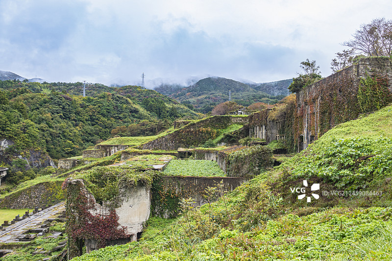 新潟县佐渡奉行所遗址前山丘眺望的喜多泽区设施图片素材