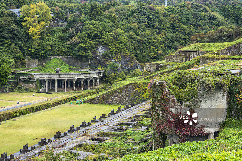 新潟县佐渡奉行所遗址前山丘眺望的喜多泽区设施图片素材