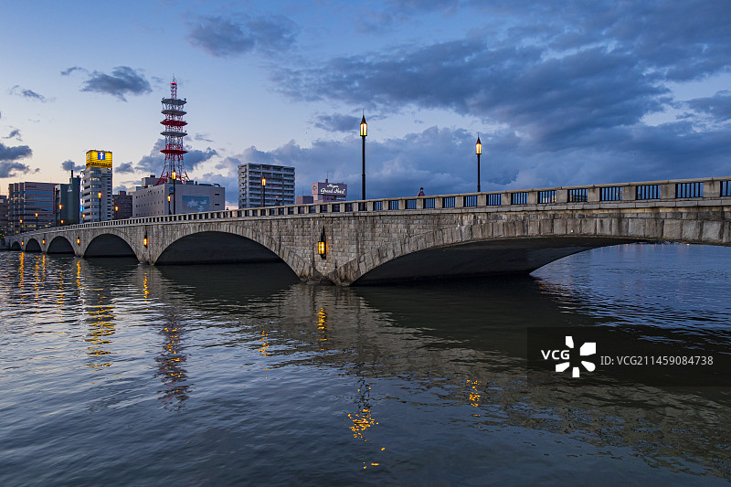 新泻县万代桥黄昏景色图片素材